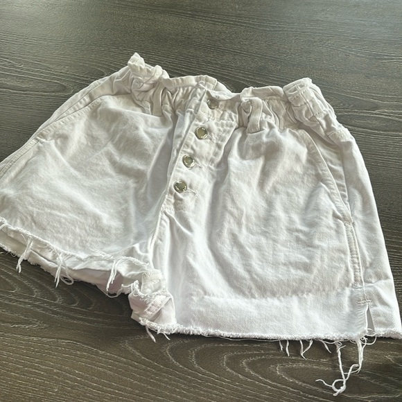 NWOT Zara Buttoned Paperbag Baggy White High Waist Short Size 6 - Picture 5 of 11